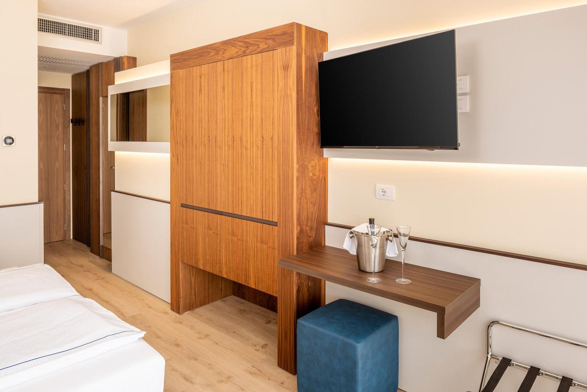 Olimpo 4* Garda (Verona)